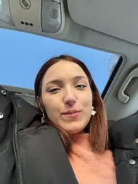 DollyTall webcam stripchat model stream image