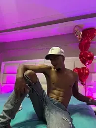 AaronCruz_ webcam stripchat model stream image