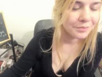 artsyandcraftsy_ webcam model stream image