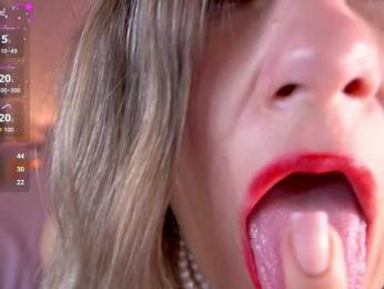 KiraRoxx webcam model stream image