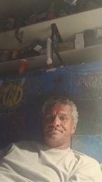 chewyLouie webcam cam4 model stream image