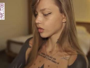 mileeena webcam model stream image