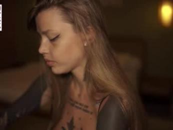 mileeena webcam model stream image