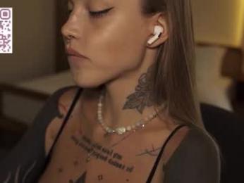 mileeena webcam model stream image