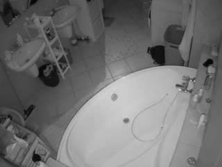 voyeurcam-julmodels-bath-1st-1 camsoda stream image