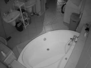 voyeurcam-julmodels-bath-1st-1 camsoda stream image