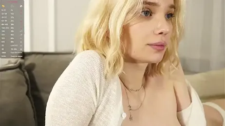 VivianKings stripchat stream image