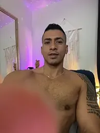 aaroncolombia stripchat stream image