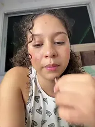 Shara_dreams stripchat stream image