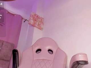 mia-royal camsoda stream image