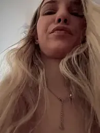 Adelina0001 stripchat stream image