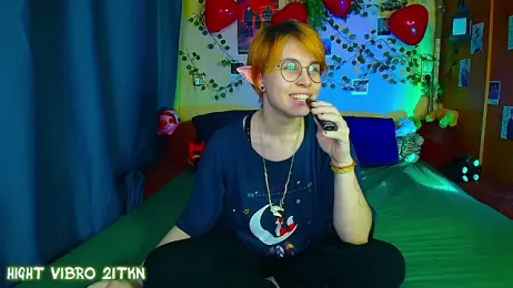 TrickyKitsune stripchat stream image