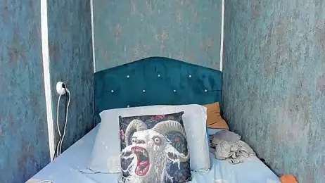 RedAssHottie stripchat stream image