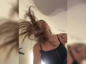 Roxysh bongacams stream image