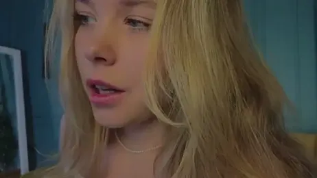 milly_shy stripchat stream image