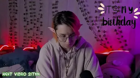 TrickyKitsune stripchat stream image